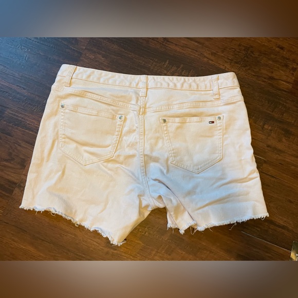 Tommy Hilfiger light pink shorts - Picture 5 of 7